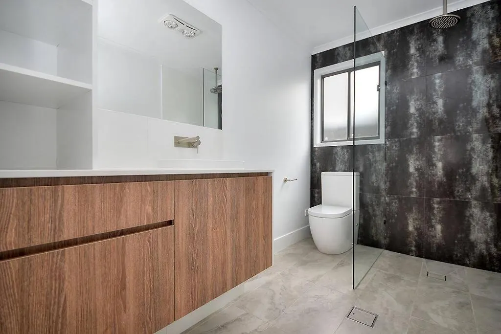Dom wakacyjny Modern Palm Beach Getaway To Suit Whole Family Gold Coast